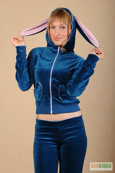 спортивный костюм с ушками зайца