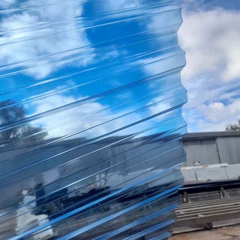 Фото 3. Профилированный монолитный поликарбонат, колотый лед- прозрачный и цветной, м кв