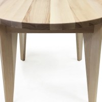 Круглый обеденный стол из дерева под заказ