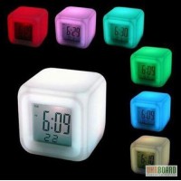 Часы кубик с меняющей подсветкой будильник термометр календарь