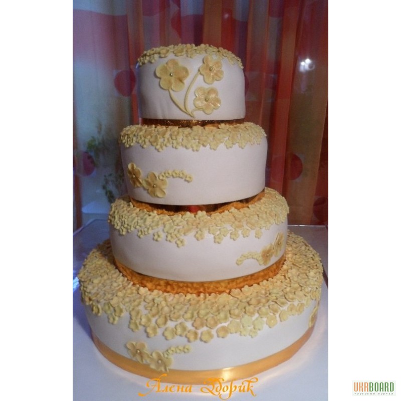 Фото 2. Свадебный торт Золотистый