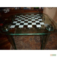 Продаю столы шахматные из стекла.