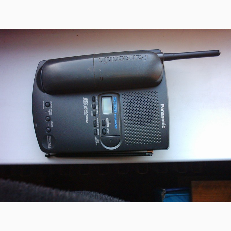 Фото 2. Беспроводный телефон с автоответчиком Panasonic KX-TC1045RUB