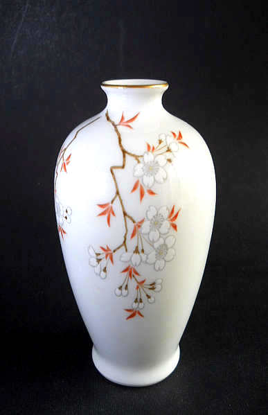 Фото 5. Японская фарфоровая ваза Цветущая Сакура