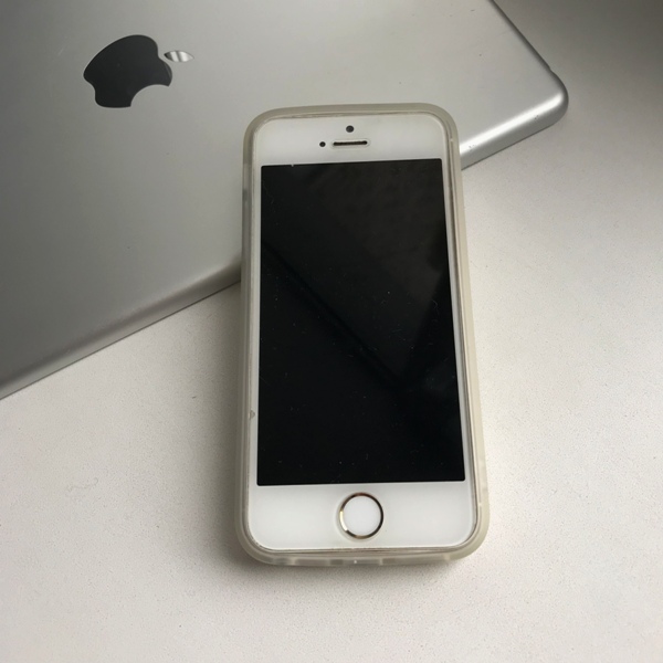 Фото 3. Чехол с глянцевой поверхностью на iPhone 5/5S