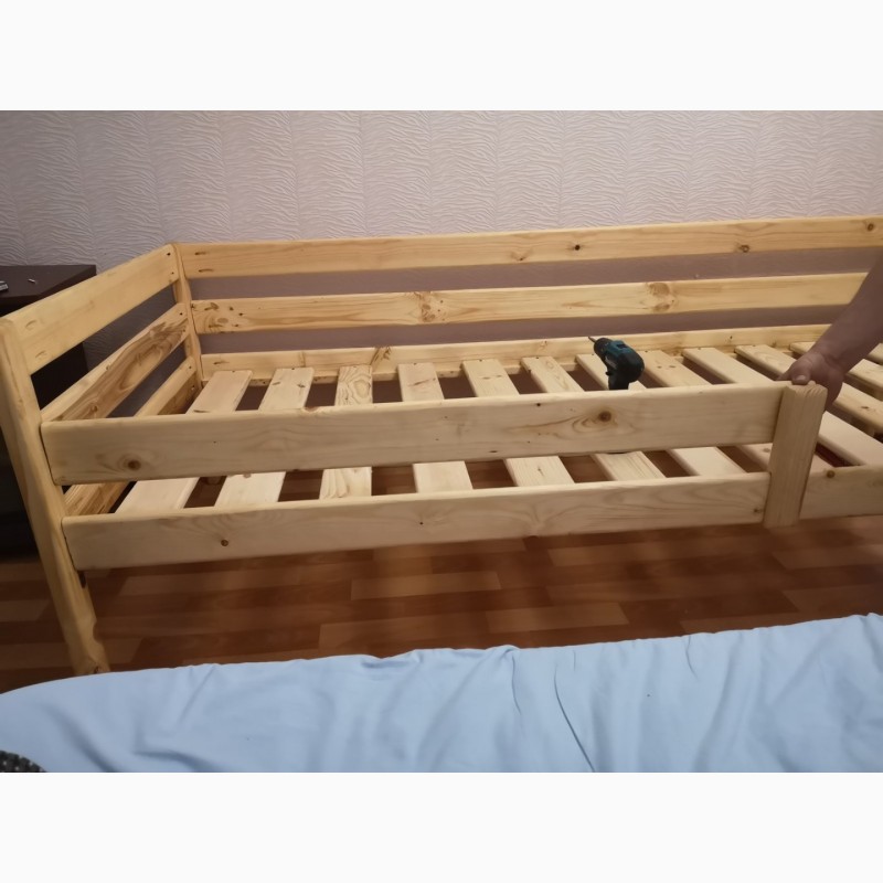 Кровать односпальная из натурального дерева 2000 грн