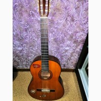 Продам классическую гитару Yamaha c70