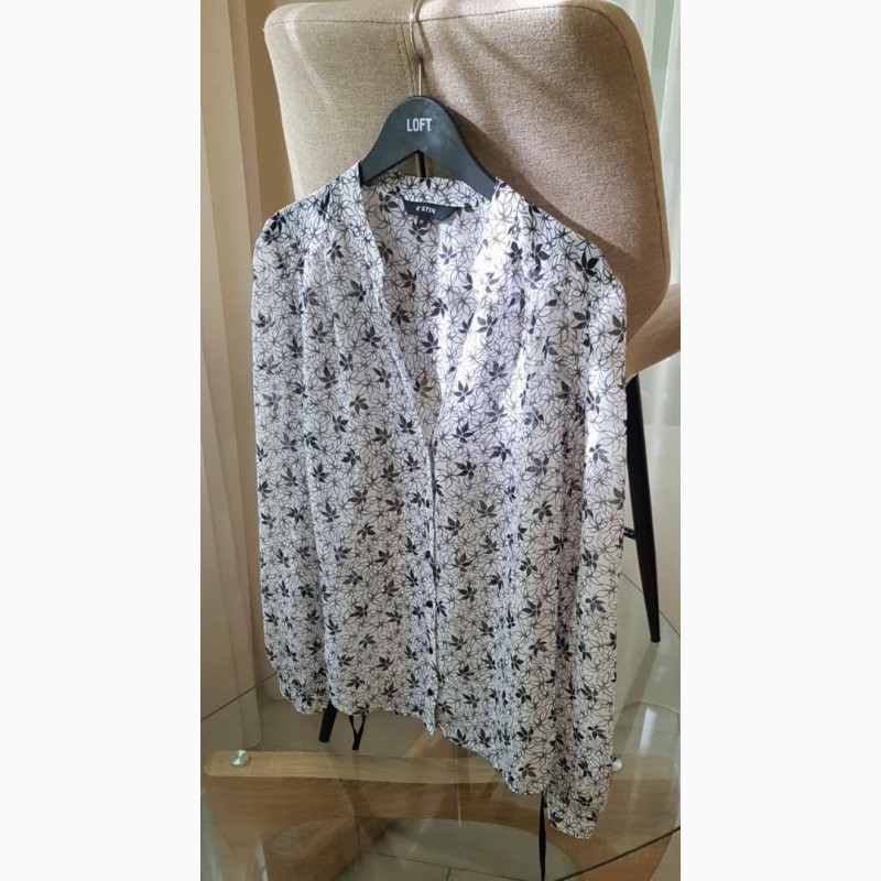 Фото 2. Женская блузка нарядная Ostin размер М
