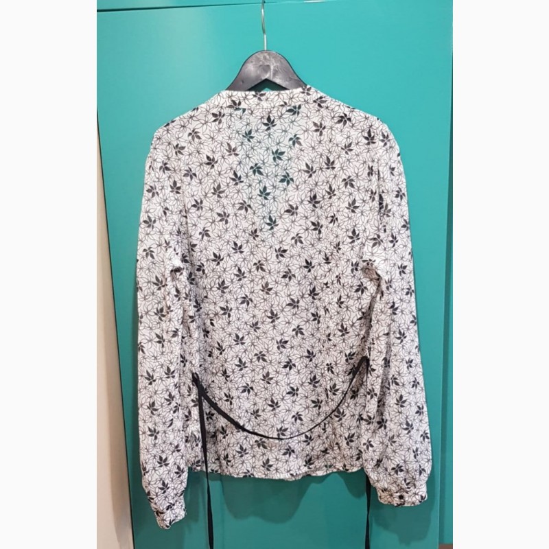 Фото 5. Женская блузка нарядная Ostin размер М