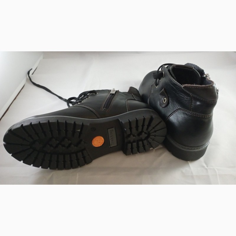 Фото 2. Ботинки для мальчика черные со змейкой 36р