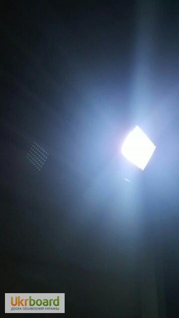 Фото 2. Прожектор на солнечной батарее 60 LED с датчиком движения, светильник