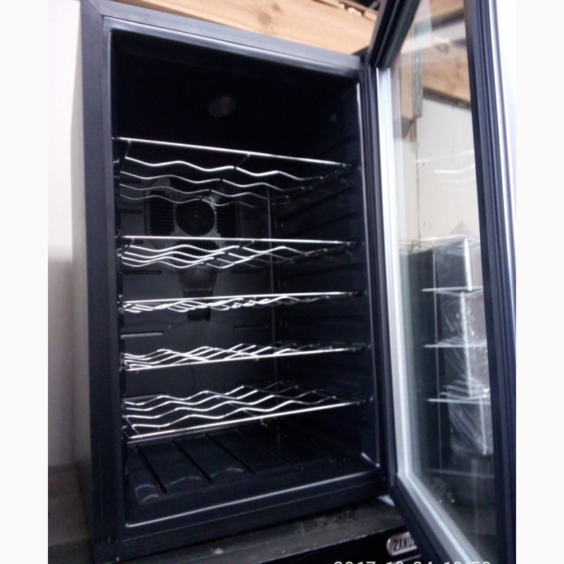 Фото 3. Шкаф холодильный винный настольный CLIMADIFF CV 70 AD