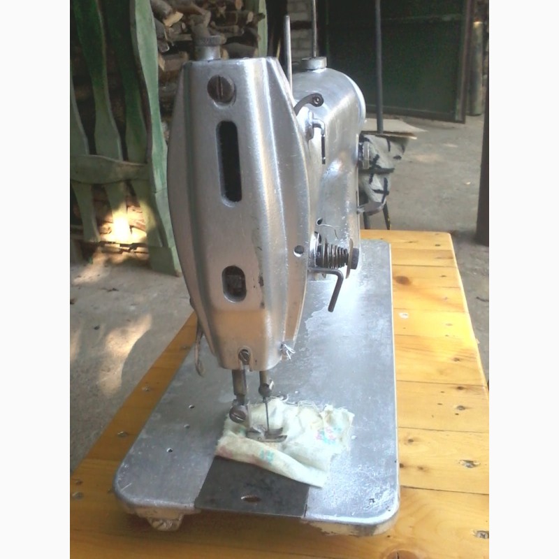 Фото 12. Профессиональная швейная машинка 22 класса с приводным электродвигателем