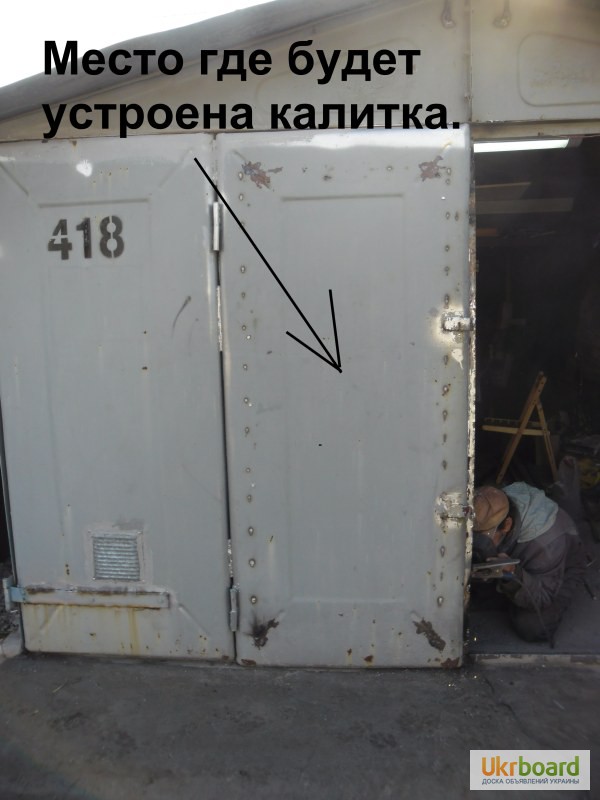 Фото 2. Устройство калитки в воротах гаража. Киев