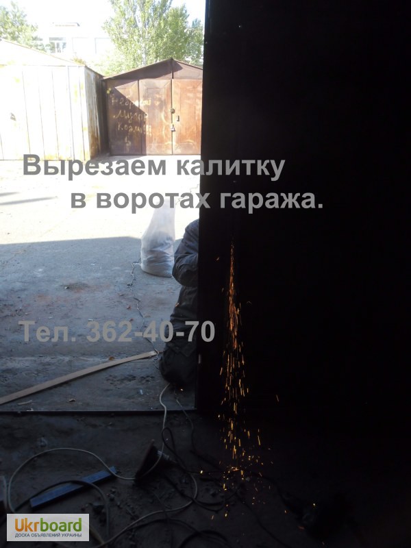 Фото 4. Устройство калитки в воротах гаража. Киев