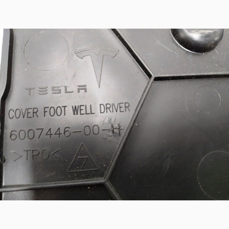 Фото 3. Накладка пластиковая под рулевой колонкой Tesla model S, model S REST 10163