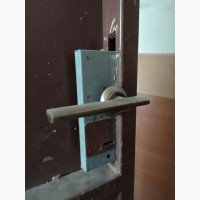 Дверь металл б/у с коробкой +замок+ключи Харьков
