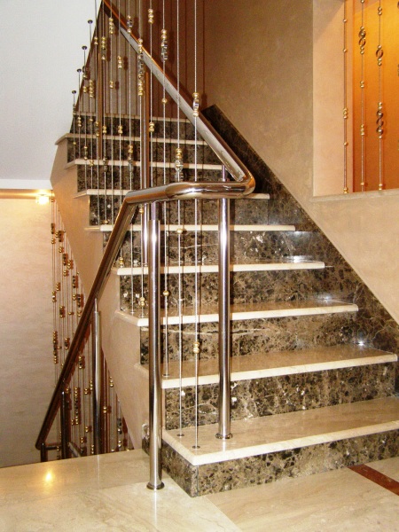 Фото 3. Ступени из гранита и мрамора лестницы мраморные и гранитные ступени