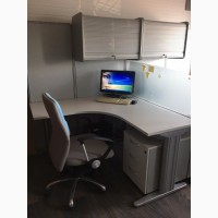Рабочее место для офиса: стол + тумба + тумба навесная + перегородки