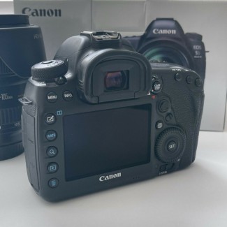 Canon EOS 5D Mark EF 24-105mm f / 4L IS IV II USM Lens Kit-Black