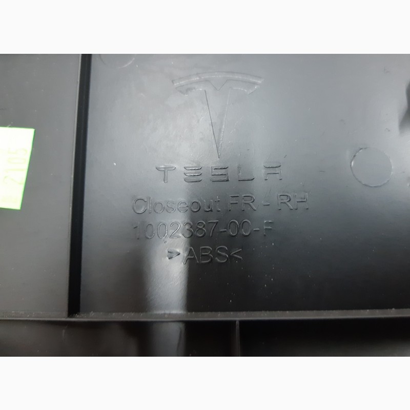 Фото 4. Облицовка центральной консоли правая передняя Tesla model S, model S REST 1