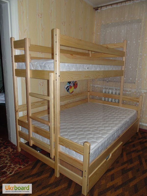 Фото 2. Двухъярусная трехместная кровать из массива ольхи или сосны Бенжамин