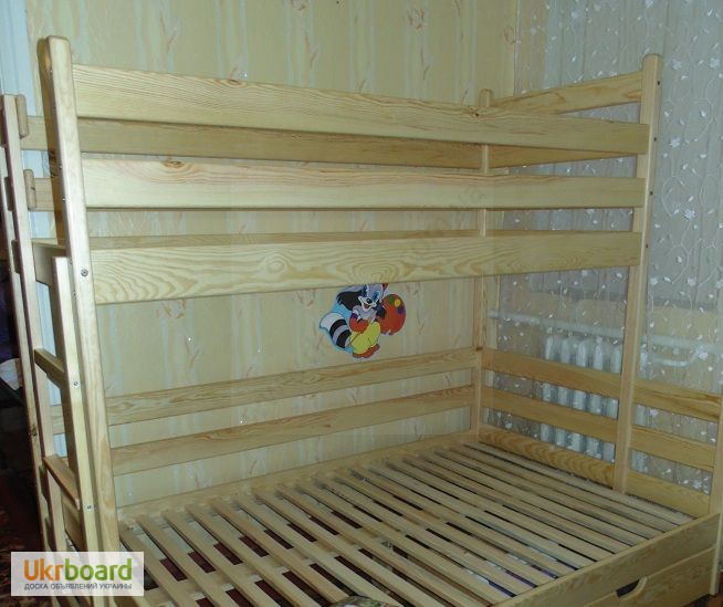 Фото 3. Двухъярусная трехместная кровать из массива ольхи или сосны Бенжамин