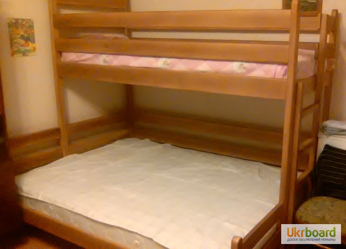 Фото 5. Двухъярусная трехместная кровать из массива ольхи или сосны Бенжамин