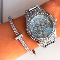 Потрясающие женские наручные часы Guess