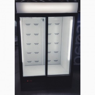 Большой вертикальный шкаф-холодильник 2м., витрина для напитков и др