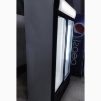 Большой вертикальный шкаф-холодильник 2м., витрина для напитков и др