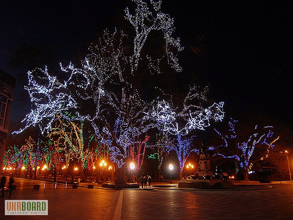 Фото 8. Новогоднее освещение, праздничная иллюминация, оформление фасадов светодиодными гирляндами
