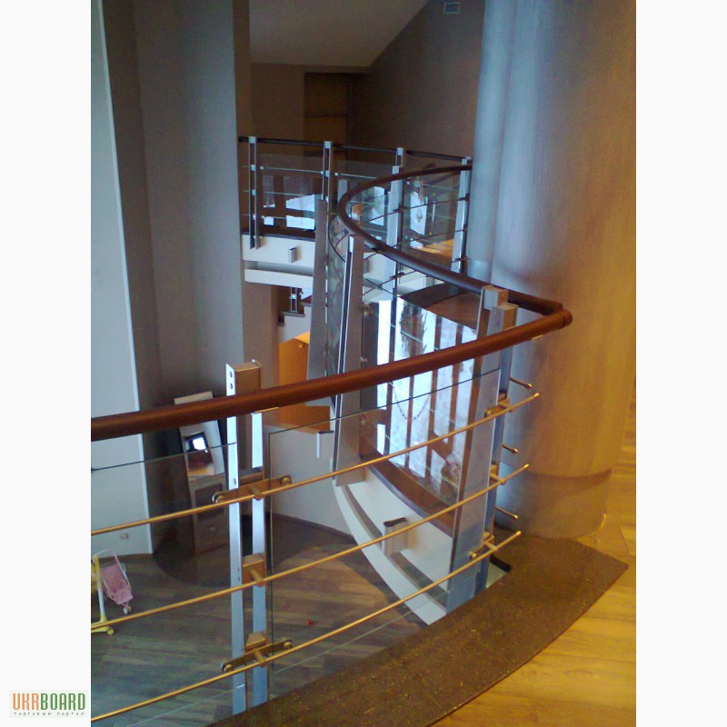 Фото 8. Изготовление и установка стеклянных перил для лестниц