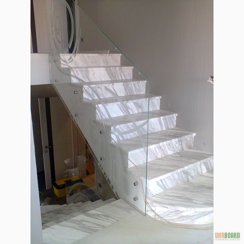 Фото 9. Изготовление и установка стеклянных перил для лестниц