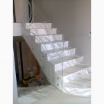 Изготовление и установка стеклянных перил для лестниц