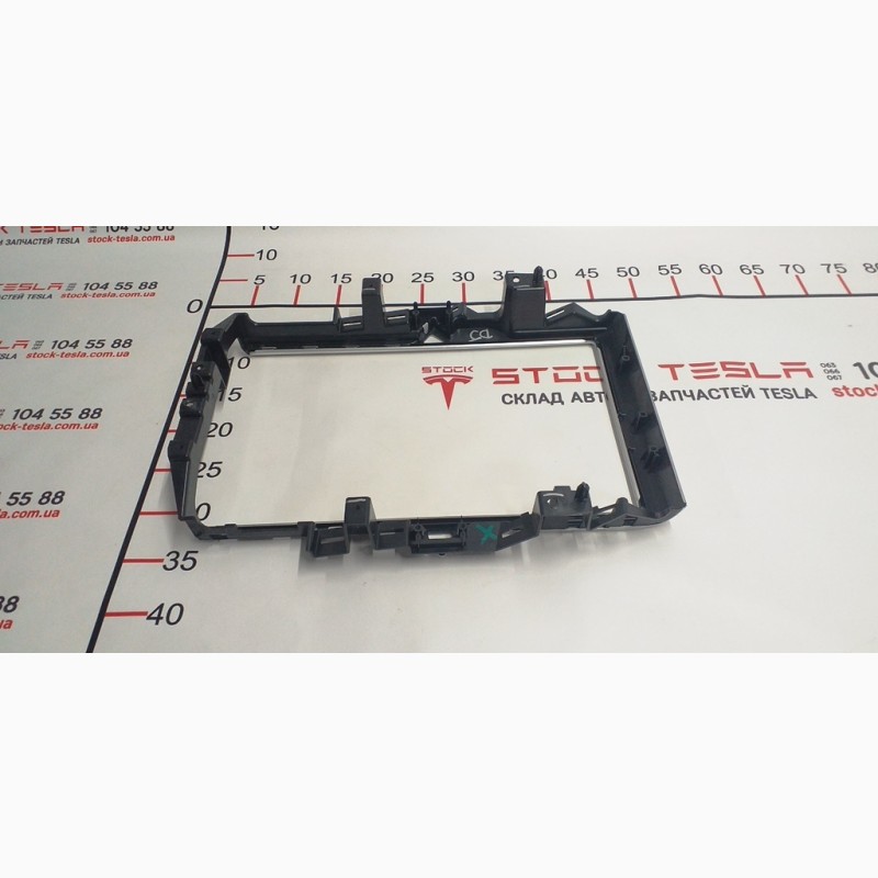 Фото 2. Рамка декоративная MCU (основного монитора) в сборе Tesla model X S REST 10