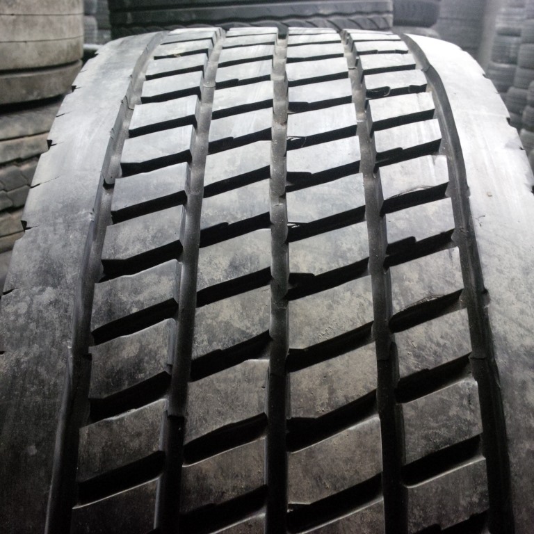 Фото 2. Грузовая шина и легко-грузовая резина R17, 5 R19, 5 R22, 5