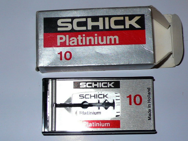 Фото 2. Лезвия SCHICK-Platinium в кассете. (Голландия)