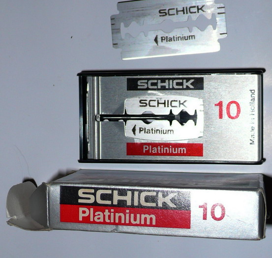 Фото 4. Лезвия SCHICK-Platinium в кассете. (Голландия)