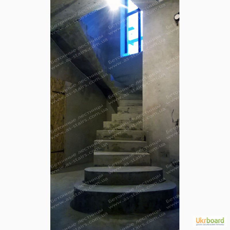 Фото 3. Винтовые бетонные лестницы
