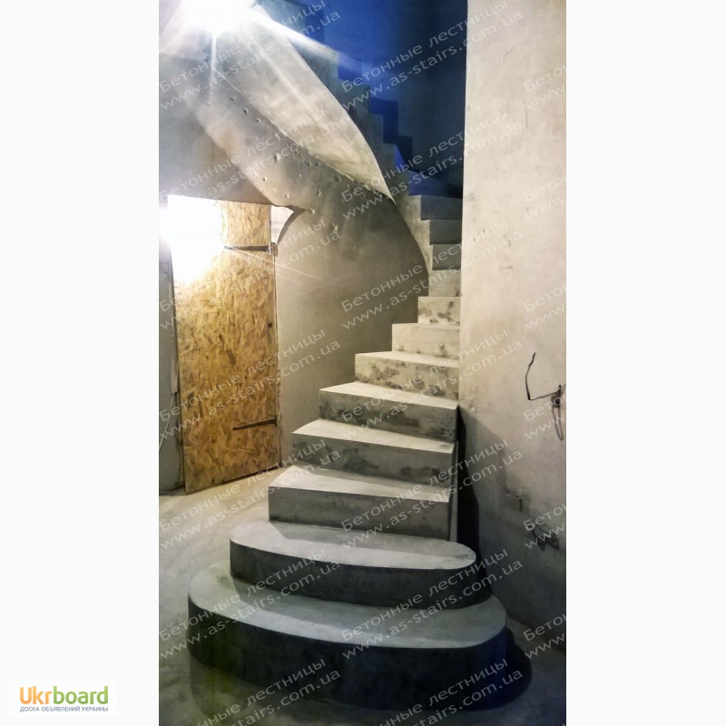 Фото 4. Винтовые бетонные лестницы