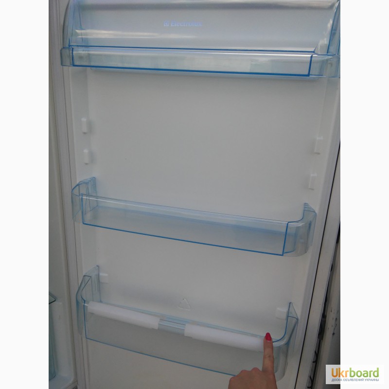 Фото 3. Продам холодильник Electrolux ENB34200W 4900 грн