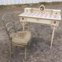 Антикварный дамский столик со стулом