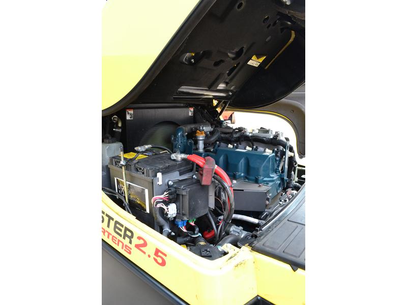 Фото 8. Газовый погрузчик Hyster H2.50FT, двигатель Kubota, 2016 года, кабина