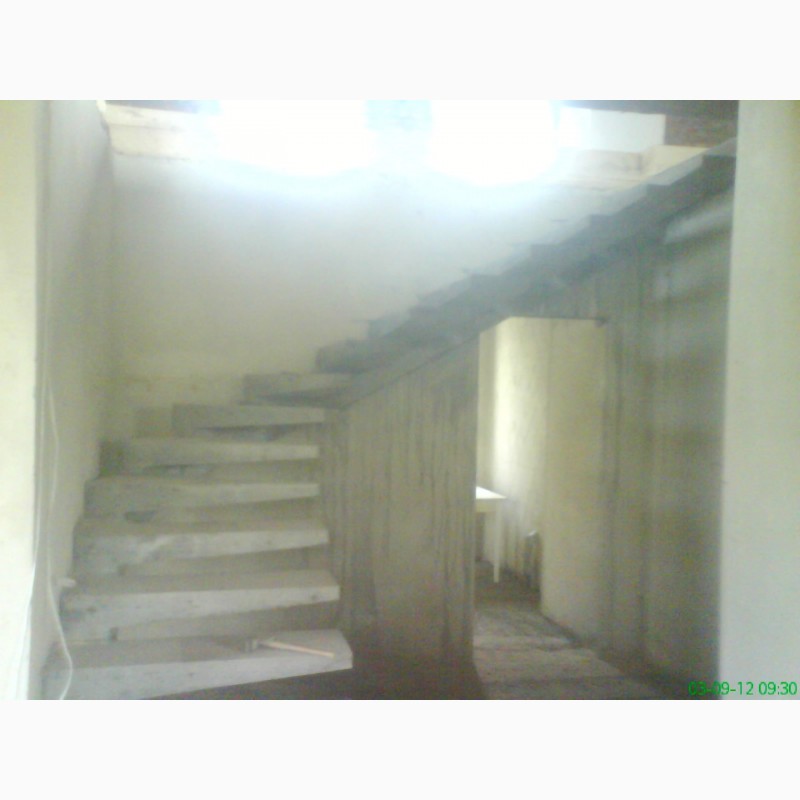 Фото 8. Сходи бетонні на боковому або центральному косоурах (бетонна основа дерев#039;яних)