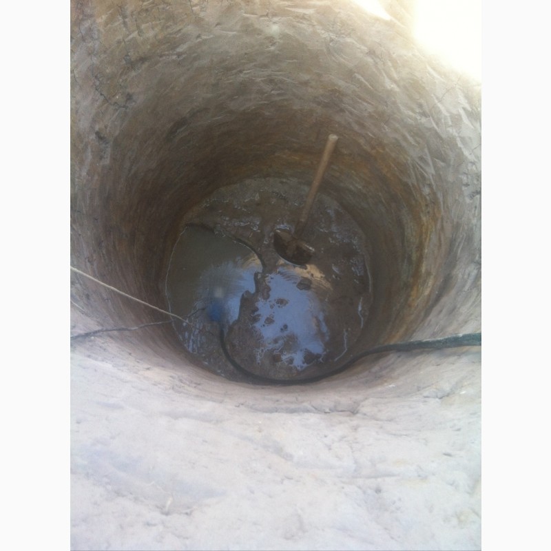 Фото 2. Копка житомир чистка и углубления колодцев канализации траншеи