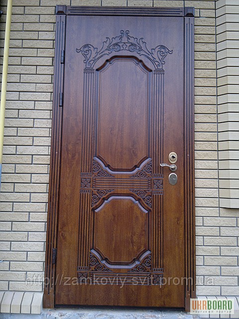 Фото 6. Двері вхідні Бастіон