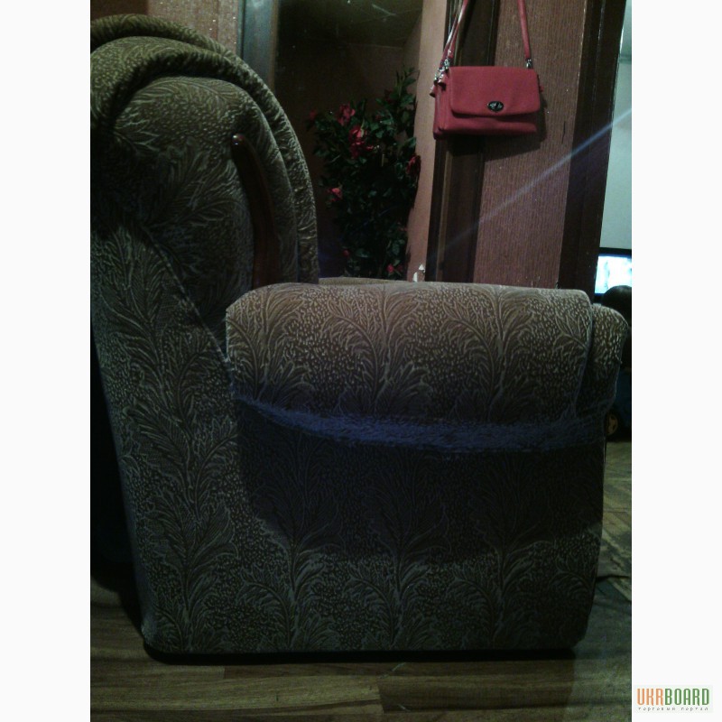 Фото 3. Продам почти новое мягкое и удобное кресло!