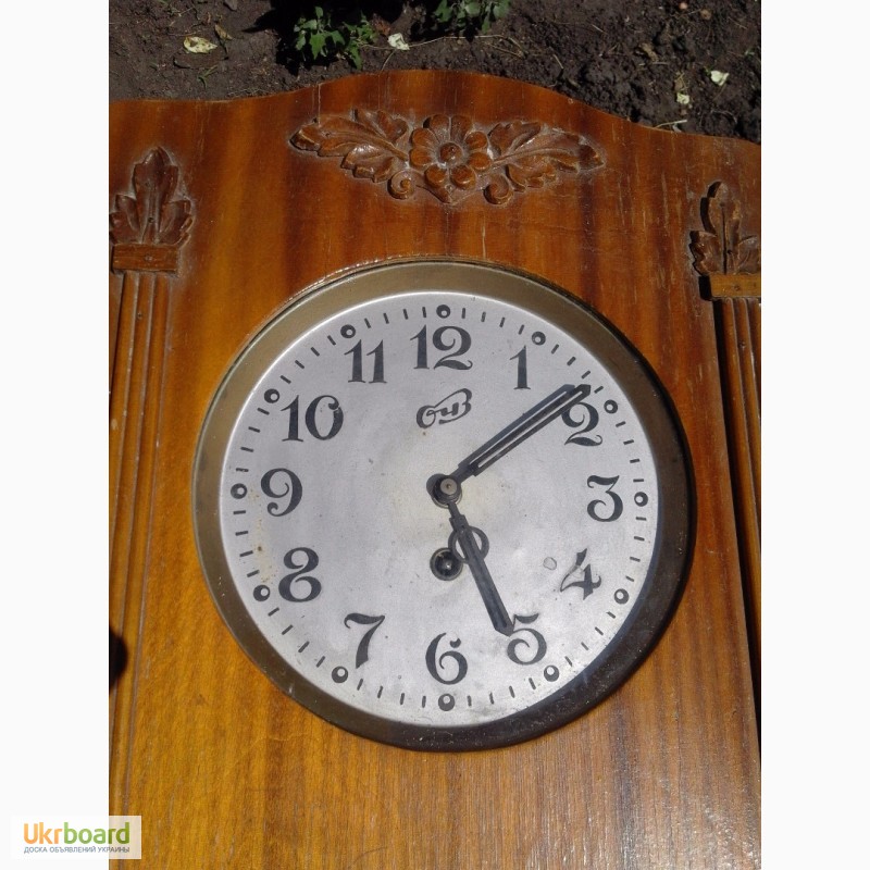 Фото 5. Деревянные старинные часы