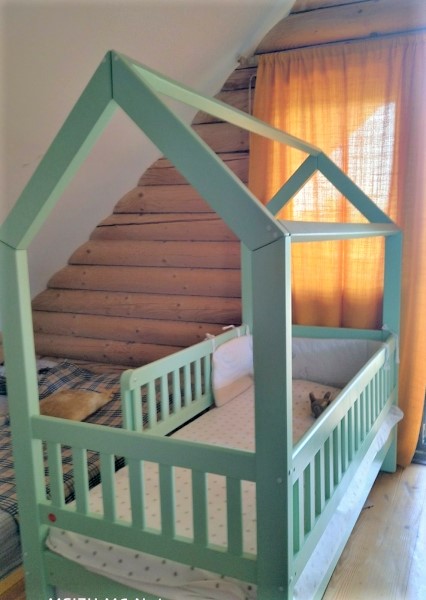 Фото 2. Детская кровать домик Викки new массив дерева
